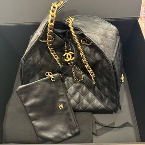 Chanel 25 Medium Black Caviar